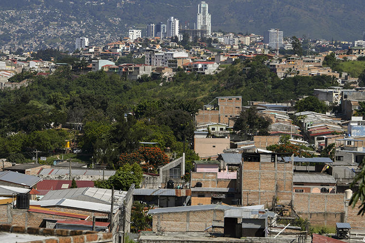 A view of Tegucigalpa in November 2017. Honduras lawmakers are considering a draft law that would regulate online speech. (AFP/Orlando Sierra)