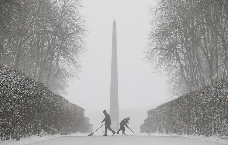 Workers remove snow during a heavy snowfall in Kiev, Ukraine in December 2017. Ukrainian law enforcement raided the Kiev offices of Media Holding Vesti, which includes Radio Vesti, the daily newspaper Vesti, and the news website Vesti-ukr on February 8, 2018. (Reuters/Valentyn Ogirenko)