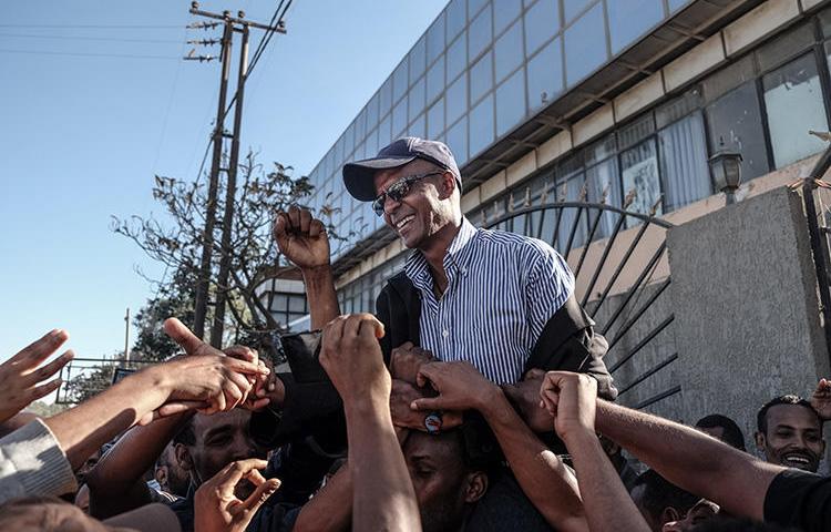 Ethiopian journalist Eskinder Nega, center, pictured on his release from jail in February 2018. Ethiopian authorities rearrested Eskinder and at least four other journalists on March 25 under the country's current state of emergency. (AFP/Yonas Tadesse)