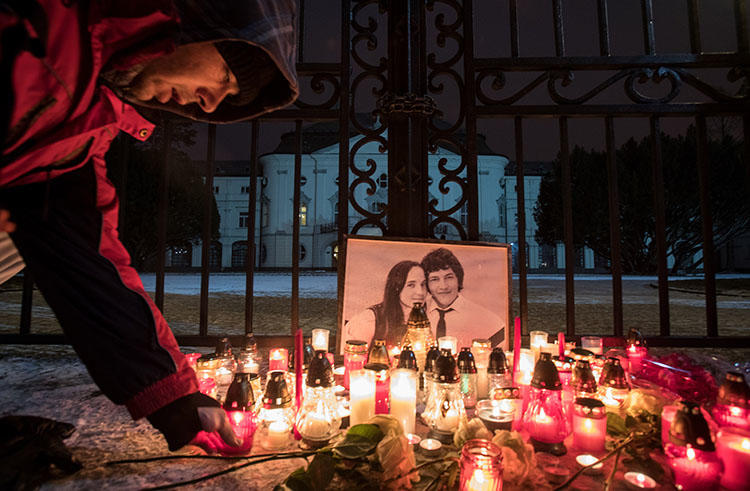 Candles are lit during a silent protest march to pay tribute to murdered Slovak journalist Jan Kuciak and his girlfriend, Martina Kusnirova, in Bratislava, Slovakia. CPJ and other press freedom groups are calling on the European Commission to investigate the killing. (AFP/Alex Halada)