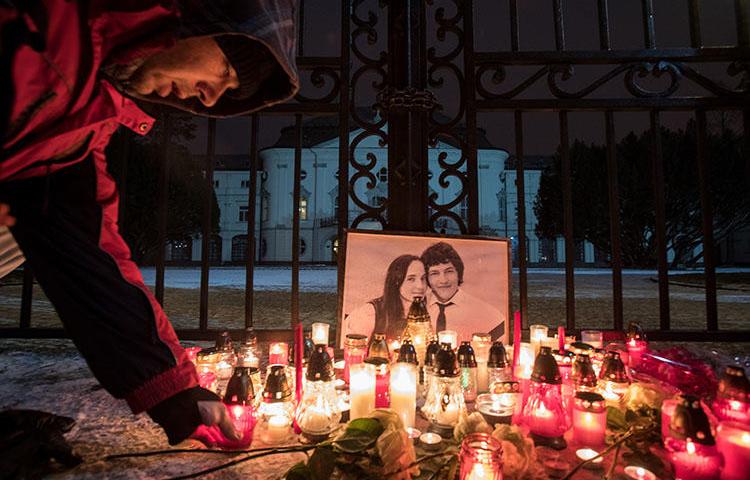 Candles are lit during a silent protest march to pay tribute to murdered Slovak journalist Jan Kuciak and his girlfriend, Martina Kusnirova, in Bratislava, Slovakia. CPJ and other press freedom groups are calling on the European Commission to investigate the killing. (AFP/Alex Halada)
