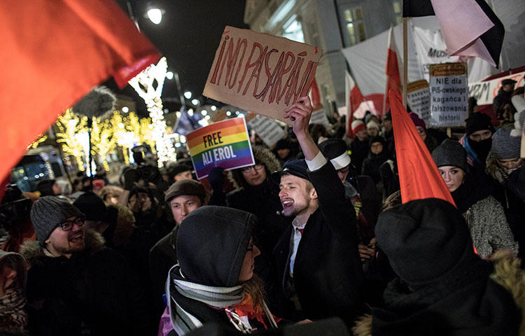 Protesters shout slogans during a counter-demonstration against a far-right rally in support of Poland's Holocaust bill in Warsaw, Poland on February 5, 2018. (Reuters/Agencja Gazeta/Dawid Zuchowicz)