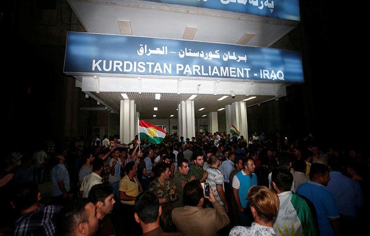 Demonstrators gather outside the Kurdistan Parliament building in Erbil, Iraq, on October 29, 2017. (Reuters/Azad Lashkari)