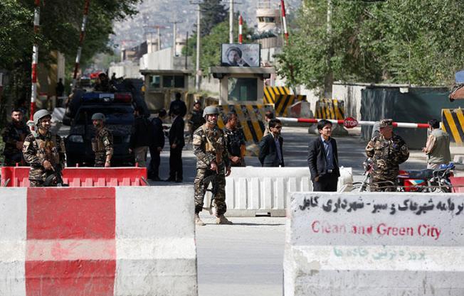 Afghan security forces stand guard near the site of a blast in Kabul, Afghanistan on April 30, 2018. At least 25 people were killed, including eight journalists, in double suicide bombing attack in Kabul on April 30, 2018, according to reports. (Reuters/Omar Sobhan)