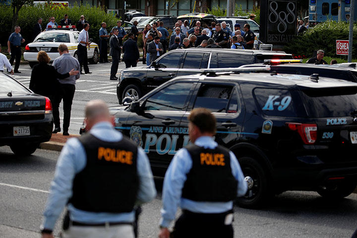 Law enforcement officials survey the scene after a gunman fired through a glass door at the Capital Gazette newspaper and sprayed the newsroom with gunfire, killing at least five people and injuring several others, in Annapolis, Maryland, U.S., June 28, 2018. (Reuters/Joshua Roberts)