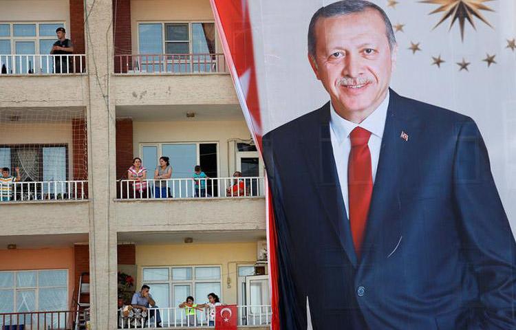 People watch an election rally for President Erdoğan in Mardin, on June 20. An OSCE report released ahead of Turkey's elections highlights the restrictive environment for the press. (Reuters/Goran Tomasevic)