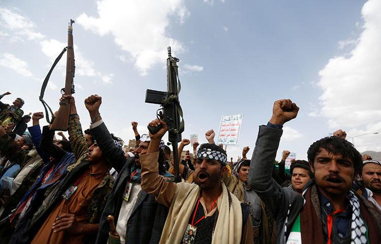 Houthi supporters demonstrate in Sanaa, Yemen, on May 15, 2018. A Yemeni journalist died June 2, soon after being released from Houthi custody. (Reuters/Khaled Abdullah)