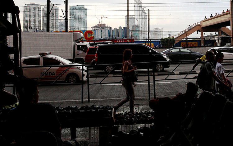 Rush hour in Manila on June 21, 2016. Unidentified assassins on June 23, 2018, gunned down Manuel Lacsamana, a contributor to the local monthly The Media Messenger and chairperson of the Central Luzon Media Association press group, in Cabanatuan City, in the Nueva Ecija province on the island of Luzon, according to reports. (Reuters/Erik De Castro)