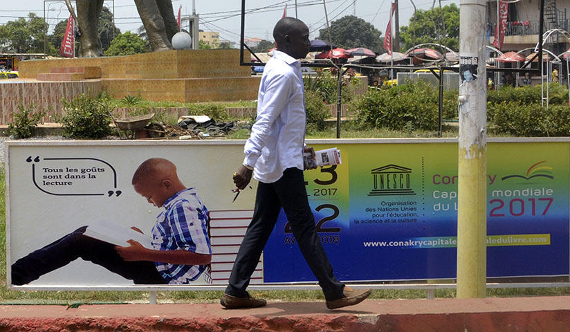 A man walks in Conakry, the capital of Guinea, on April 23, 2017. Guinea authorities arrested journalist Saliou Diallo on June 19, 2018, on defamation charges, according to reports. (AFP/Cellou Binani)