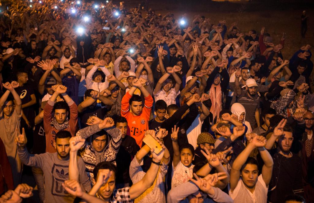 Protesters chant during a demonstration in the northern Moroccan town of Imzouren on June 11, 2017. A Moroccan court sentenced two journalists to prison in late June 2018. (AFP/Fadel Senna)