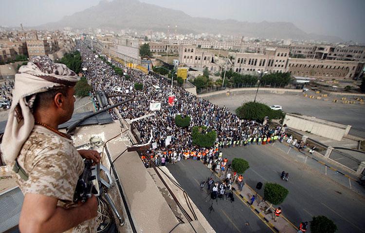 A Houthi fighter secures a rally in Sanaa, Yemen, on June 29, 2018. The Houthis have detained at least three more journalists since late June. (Reuters/Mohamed al-Sayaghi)