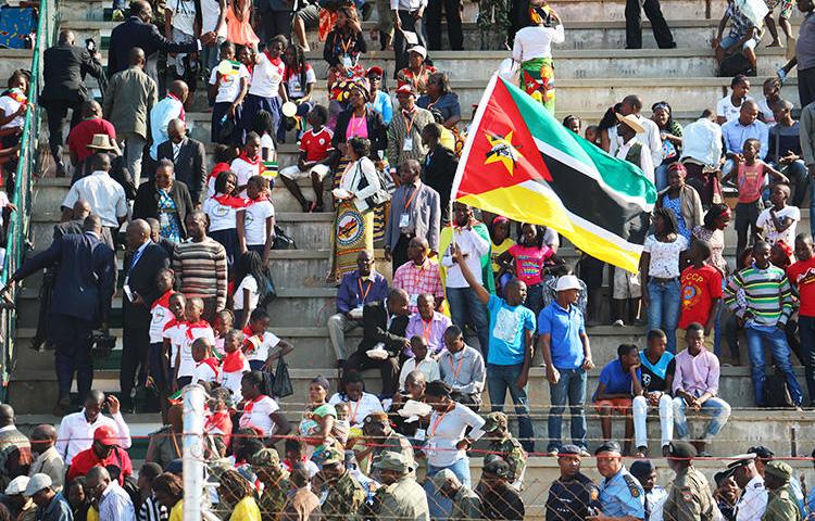 Mozambican people celebrate the 40th anniversary of their country's independence from Portugal on June 25, 2015, in Maputo. The Mozambican government imposed high fees on independent media on July 23, 2018. (AFP/Adrien Barbier)