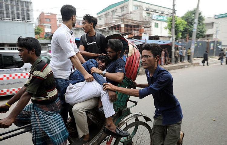 Students take an injured fellow to the hospital during clashes with unidentified assailants while they are protesting over recent fatal traffic accidents in Dhaka, Bangladesh, August 4, 2018. (Reuters/Mohammad Ponir Hossain)