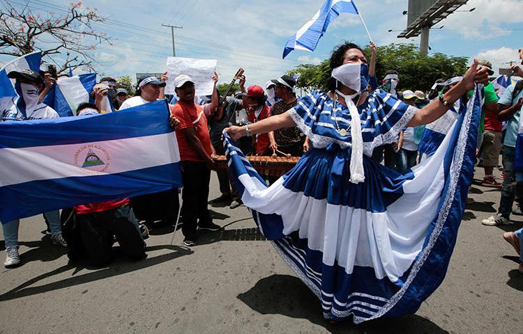 Manifestación contra el Gobierno del Presidente de Nicaragua, Daniel Ortega, en Managua, Nicaragua, el 15 de agosto de 2018. La semana siguiente, el gobierno nicaragüense lanzó una campaña de acoso al medio independiente de televisión Canal 10. (Reuters/Oswaldo Rivas)