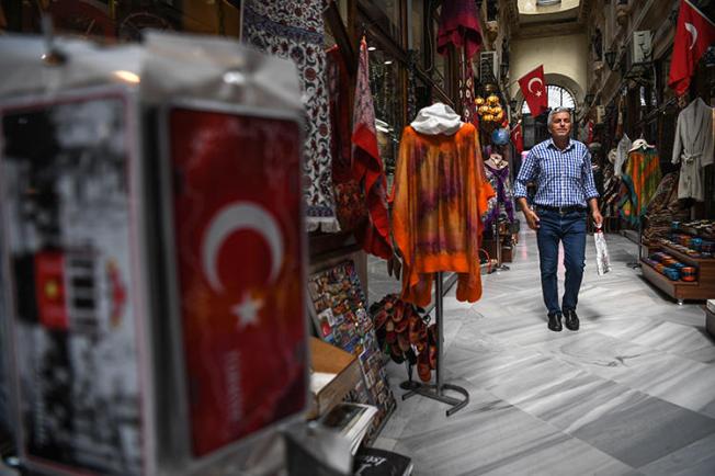 A man shops at the gallery on August 16, 2018 near the Istiklal avenue, at Beyoglu district, in Istanbul. (AFP/Ozan Kose)