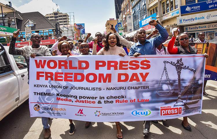 Journalists and members of the civil society march for World Press Freedom Day on May 3, 2018, in Nakuru, Kenya. A Daily Nation journalist was assaulted and briefly abducted in western Kenya on September 3. (AFP/Suleiman Mbatiah)