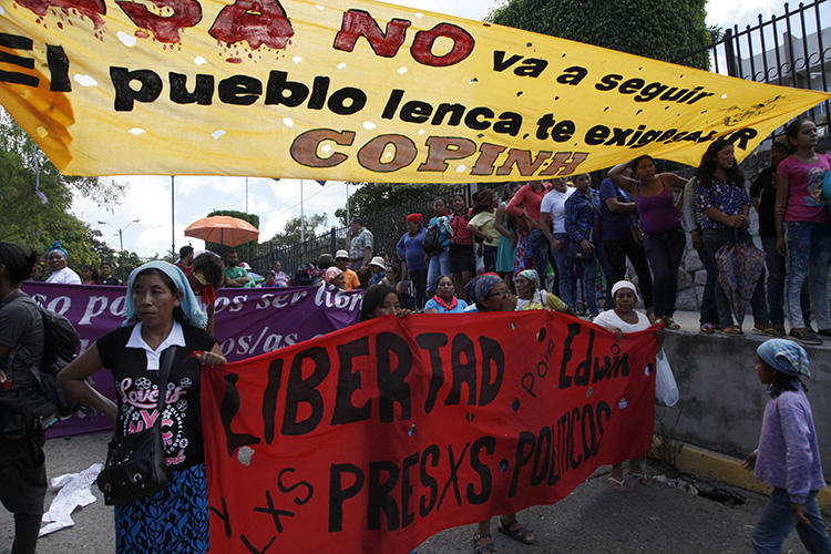 Friends and activists gather outside the court room to demand justice for the murder of environmental activist Berta Caceres, in Tegucigalpa, Honduras, on September 17, 2018. A British freelance reporter covering the trial was threatened on September 17. (AP Photo/Fernando Antonio)