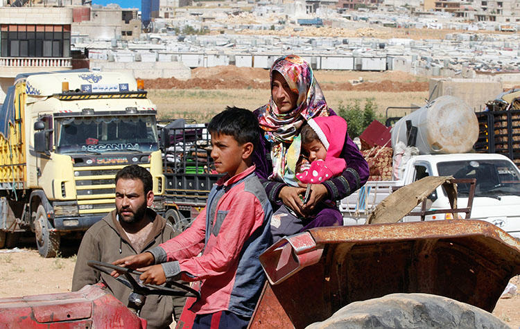 Syrian refugees prepare to return to Syria from the Lebanese border town of Arsal, Lebanon, in June 2018. Lebanese authorities detained a journalist after he published a story on refugee women in Arsal. (Reuters/Mohamed Azakir)