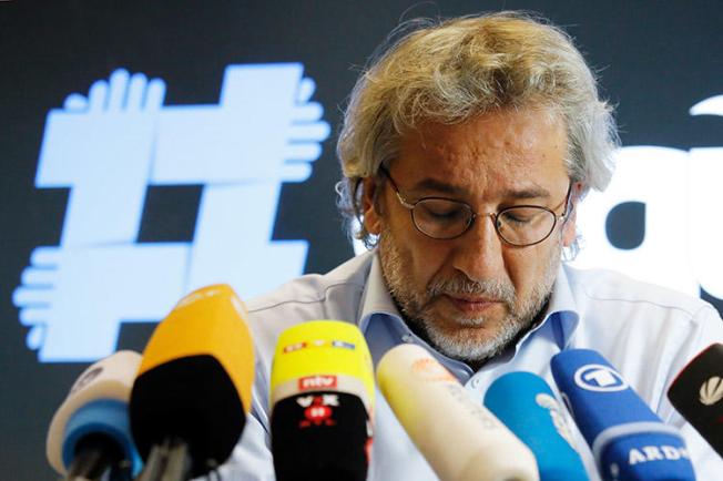 Turkish journalist Can Dündar, pictured at a press conference in Berlin in September. Turkey has issued a new arrest warrant for the former chief editor. (AFP/David Gannon)