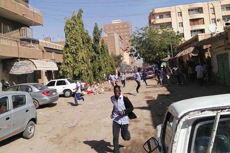 Sudanese protesters run away from tear gas during a demonstration in Khartoum, Sudan's capital, on December 31, 2018. Sudan has detained several opposition journalists amid the ongoing protests. (AFP)