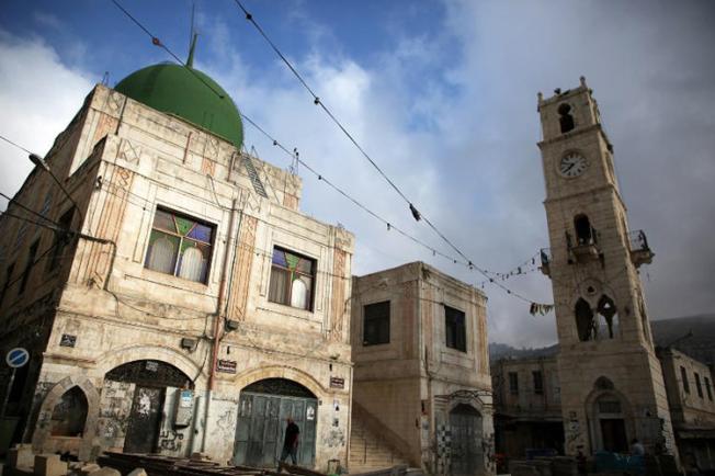 A street in the West Bank city of Nablus is seen on May 15, 2018. Two journalists were recently arrested in the West Bank; one has been released, but the other remains behind bars. (AFP/Jaafar Ashtiyeh)