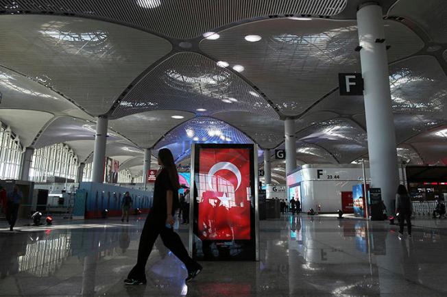 Istanbul's airport, pictured in October 2018. Turkish authorities on January 17 deported a Dutch journalist whom it said was alleged to have links to terrorism. (AP/Emrah Gurel)