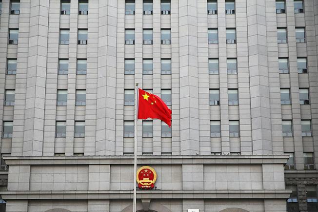 A Chinese flag flutters in front a courthouse in Beijing, China, on September 22, 2016. A court in Hubei province today sentenced human rights journalist Liu Feiyue to a five-year prison term. (Damir Sagolj/Reuters)