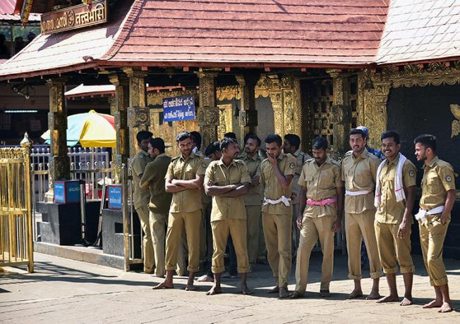 Indian police stand guard at the Ayyappa shrine at the Sabarimala temple in Kerala state on January 2, 2019. On January 23, two reporters were attacked while covering the shrine. (Image via AFP)