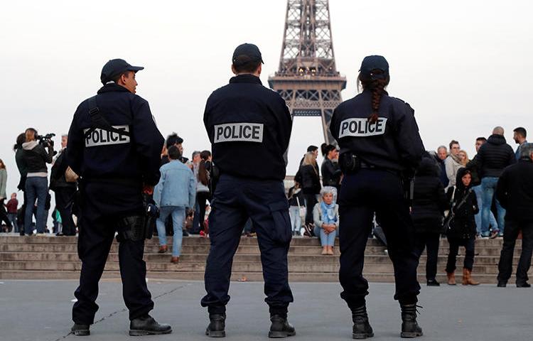 Police patrol in Paris, France, on April 21, 2017. Police recently responded to disruptions and a power outage at an event in Paris on press freedom in Morocco. (Charles Platiau/Reuters)