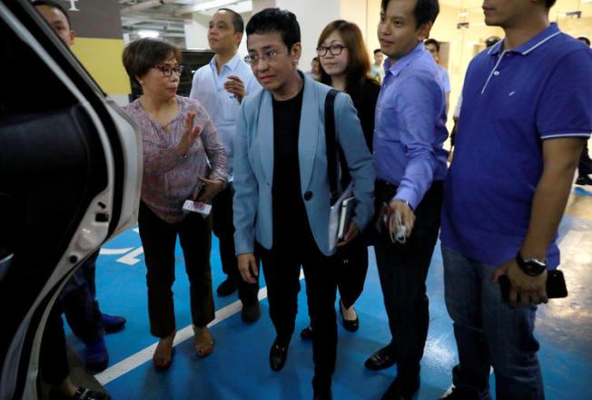 Maria Ressa leaves the Rappler office after being served an arrest warrant in Pasig City, Philippines, on February 13, 2019. (Reuters/Eloisa Lopez)