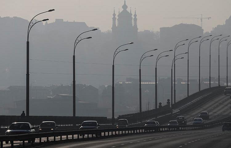 Cars drive on a highway in Kiev, Ukraine, on January 18, 2017. Journalists in Kiev have recently reported being watched and followed. (Gleb Garanich/Reuters)