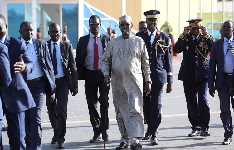 Chad's president, Idriss Deby, arrives at the N'Djamena international airport on December 22, 2018. CPJ joined a call to end a nearly one-year social media block in Chad. (AFP/Ludovic Marin)