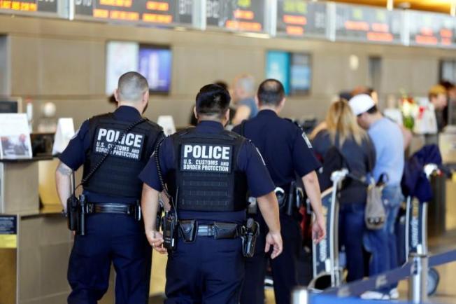 U.S. Customs and Border Protection officers are seen in Los Angeles, California, on January 28, 2017. Today, CBP canceled a meeting with CPJ and other press freedom groups. (Patrick T. Fallon/Reuters)