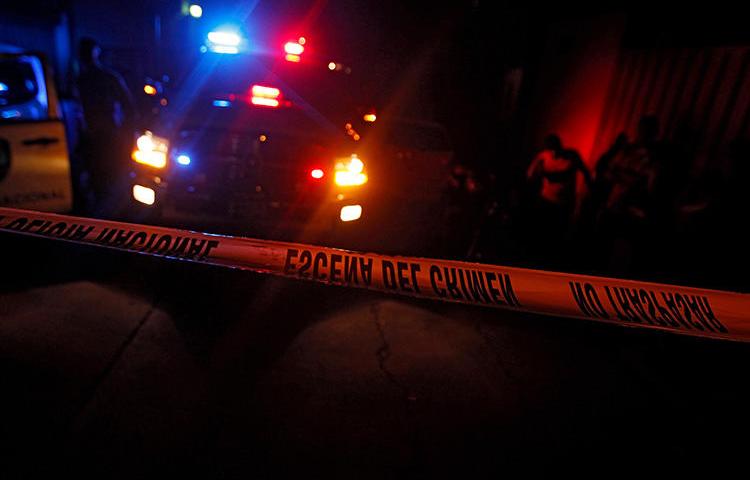 Police cordon off the area of a homicide in Tegucigalpa, Honduras, on October 8, 2015. Honduran journalist Leonardo Gabriel Hernández was killed in Nacaome on March 17, 2019. (Jorge Cabrera/Reuters)