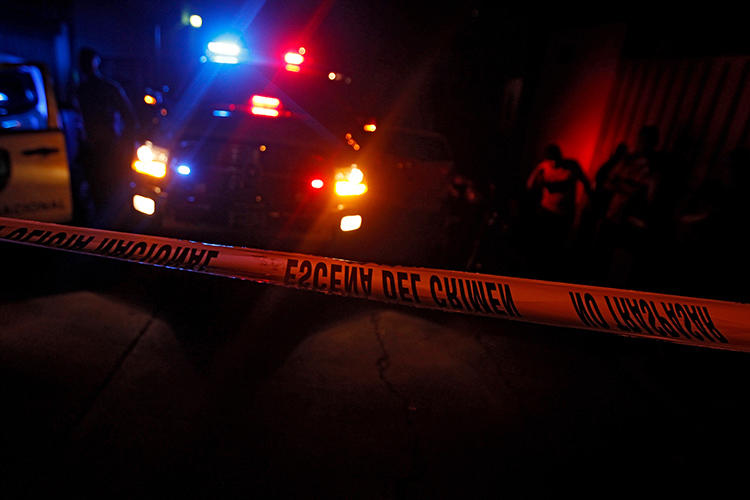 Police cordon off the area of a homicide in Tegucigalpa, Honduras, on October 8, 2015. Honduran journalist Leonardo Gabriel Hernández was killed in Nacaome on March 17, 2019. (Jorge Cabrera/Reuters)