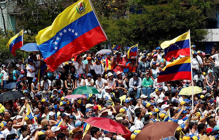 Supporters of the Venezuelan opposition leader Juan Guaido take part in a rally against Nicolas Maduro's government in Caracas, Venezuela, on March 4, 2019. Venezuelan counterintelligence agents detained a U.S. freelancer and his Venezuelan fixer on March 6. (Reuters/Carlos Garcia Rawlins)