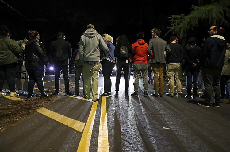 Protesters gather in Sacramento, California, on March 4, 2019. Three journalists were detained when police broke up the demonstration. (AFP/Justin Sullivan)