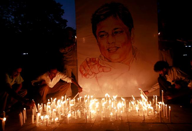 A memorial for Sri Lankan newspaper editor Lasantha Wickramatunga is seen in Colombo on January 15, 2009. Today, a California court unsealed a civil lawsuit against former Sri Lankan Defense Minister Gotabaya Rajapaksa, a dual U.S.-Sri Lankan citizen, seeking damages for his alleged involvement in the killing. (Reuters/Buddhika Weerasinghe)