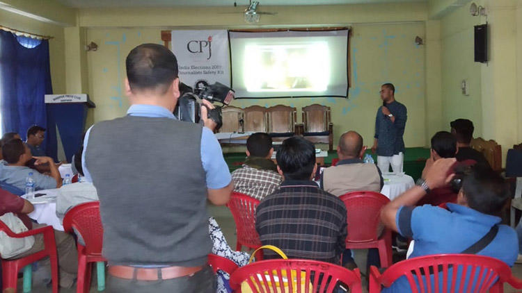 Journalists gather at the Imphal Press Club to hear about CPJ's election safety tool kit. Reporters say greater awareness is needed of digital security for the press. (CPJ)