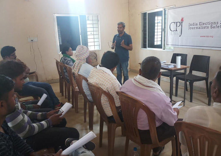 Senior journalist Kamal Shukla discusses challenges for the press in Bijapur. (CPJ)