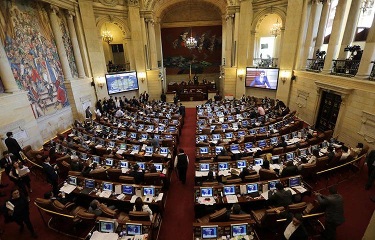 Vista del edificio del Congreso de Colombia, el 18 de diciembre de 2018. Varios legisladores recientemente hostigaron en línea a un periodista del New York Times y a una organización local de libertad de prensa, propiciando a que el periodista saliera del pais. (Reuters/Luisa González)