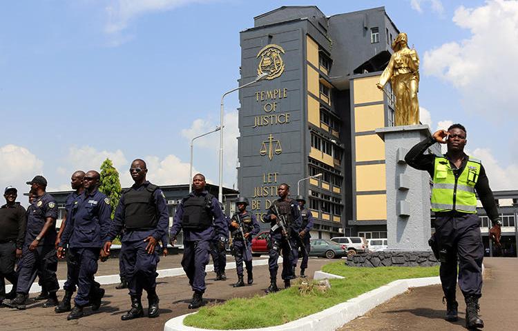Policemen are seen at the Temple of Justice in Monrovia, Liberia, on December 7, 2017. Journalists from local radio station Roots FM were recently sued for $500,000 in a civil defamation suit by the Liberian minister of state for presidential affairs. (Reuters/James Giahyue)
