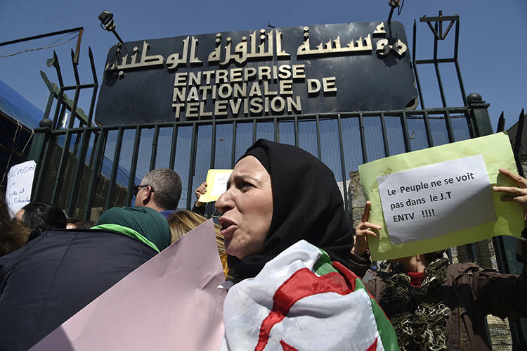 Algerian journalists take part in a demonstration outside the headquarters of the country's national television broadcaster in Algiers on March 25, 2019. At least two journalists were recently suspended from the broadcaster. (AFP/Ryad Kramdi)