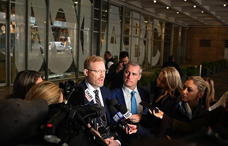 Australian Broadcasting Corporation Editorial Director Craig McMurtrie speaks to the media as Australian police raid the headquarters of public broadcaster in Sydney on June 5, 2019. (AFP/Peter Parks)