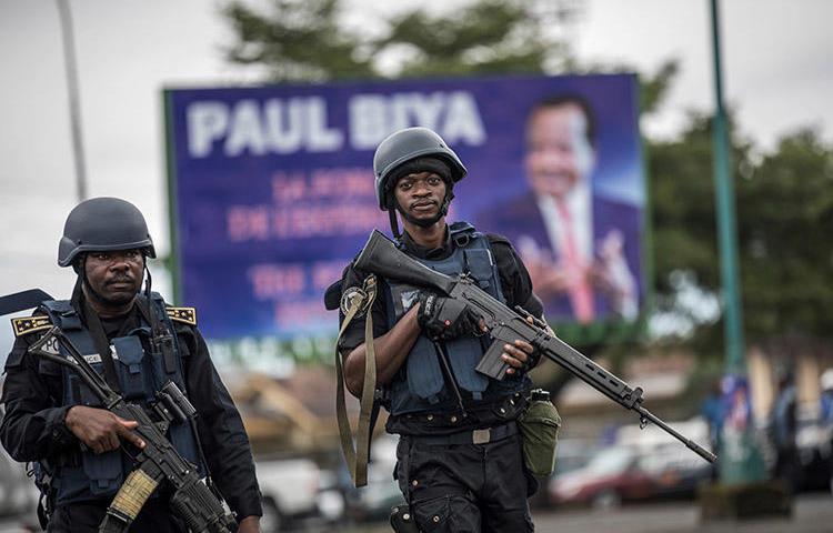 Members of the Cameroonian Gendarmerie patrol Buea in October 2018, during a political rally. In a letter to the UN Security Council, CPJ and other groups have highlighted the deteriorating situation, including the jailing of journalists, in parts of Cameroon. (AFP/Marco Longari)