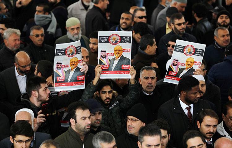 People holding pictures of murdered Saudi journalist Jamal Khashoggi during a symbolic funeral prayer held in Istanbul, Turkey on November 16, 2018. (REUTERS/Huseyin Aldemir)