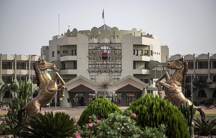Palais présidentiel du Burkina Faso à Ouagadougou photographié le 20 mars 2019. Le Président et le Conseil national ont le pouvoir d'empêcher la promulgation des révisions du Code pénal du pays susceptibles d'entraîner des peines d'emprisonnement pour les journalistes. (AFP/Olympia de Maismont)