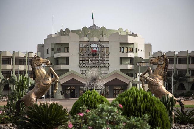 Palais présidentiel du Burkina Faso à Ouagadougou photographié le 20 mars 2019. Le Président et le Conseil national ont le pouvoir d'empêcher la promulgation des révisions du Code pénal du pays susceptibles d'entraîner des peines d'emprisonnement pour les journalistes. (AFP/Olympia de Maismont)