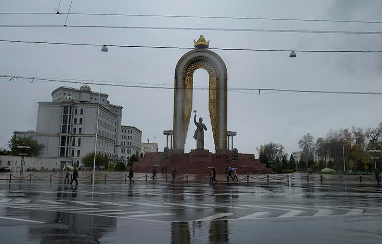 Downtown Dushanbe, Tajikistan, is seen on November 3, 2015. Reporter Humayra Bakhtiyar and her family have been harassed by Tajik authorities. (AFP/Brendan Smialowski)