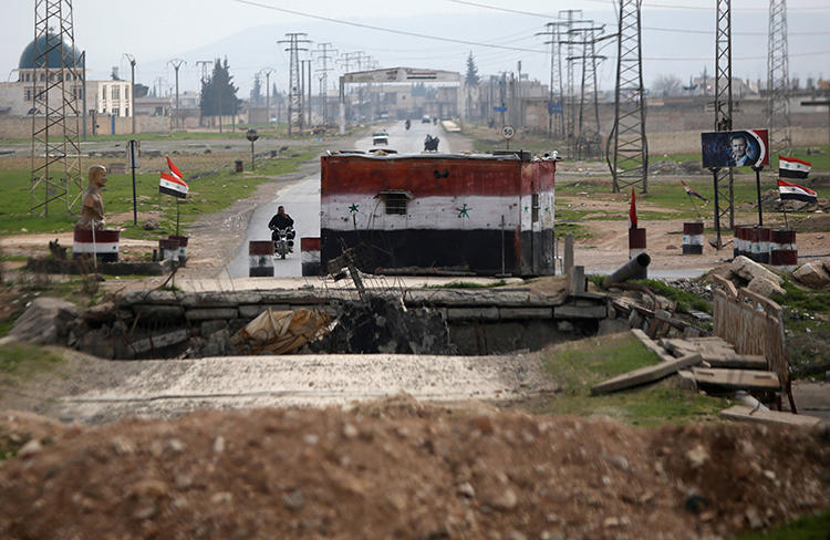 A checkpoint held by Syrian forces loyal to President Bashar al-Assad is pictured in Aleppo, Syria, on February 10, 2018. Security forces recently arrested pro-Assad journalist Rabea Kalawandi in Aleppo. (Reuters/Omar Sanadiki)